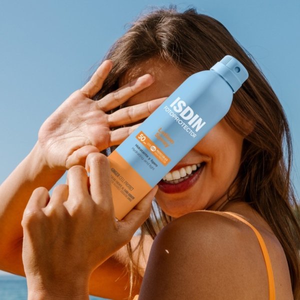 ISDIN SPRAY. PARAPLUME