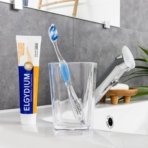 Dentifrice elgydium. paraplume